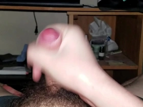 Gay masturbation ends up in a facial