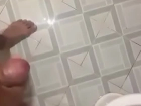 Voyeur experience with an Asian soloboy in Vietnam