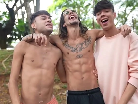This is the making of a porn video with Caco Foxx, Enzo Matteuz, and Hanry Onlyjapa in a bareback scene.