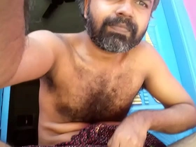 Hot desi cock in hand job action in this xvideo