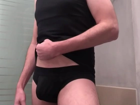 Gay amateur shows off in the shower