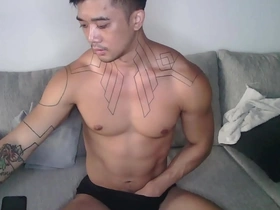 Asian guy shows off his athletic skills on Chaturbate